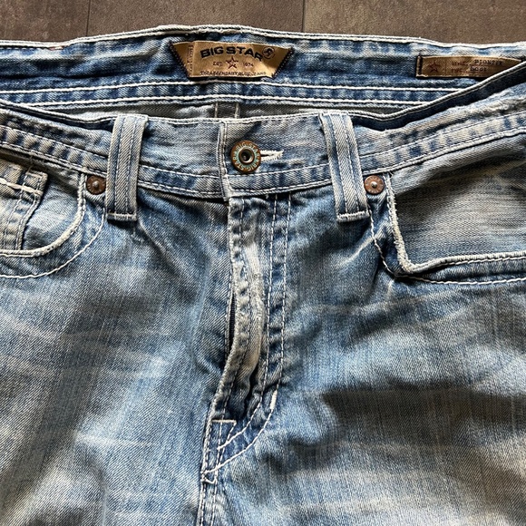 Men's Big Star Pioneer Boot Cut Faded Blue Jeans w/Factory Distressing - Picture 4 of 6